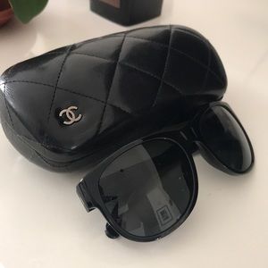 CHANEL Sunglasses w/ quilted Chanel case